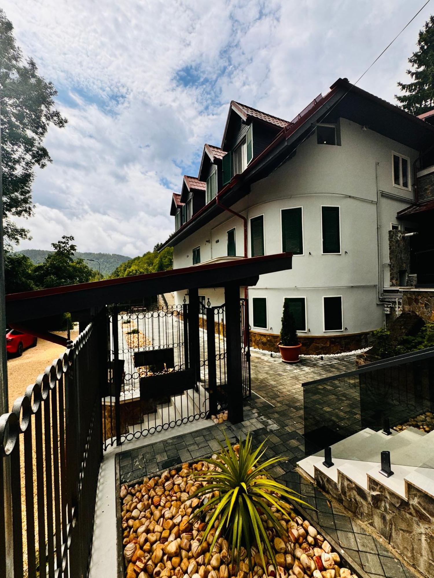 Ylly Aparts Brașov Exterior foto